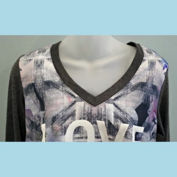 3/$20 BOBEAU Love & Peace Quote Abstract Graphic Top Cropped 3/4 Sleeve Gray - Picture 3 of 9
